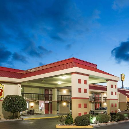 Super 8 By Wyndham Tifton Hotel Bagian luar foto