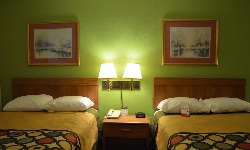 Super 8 By Wyndham Tifton Hotel Bagian luar foto