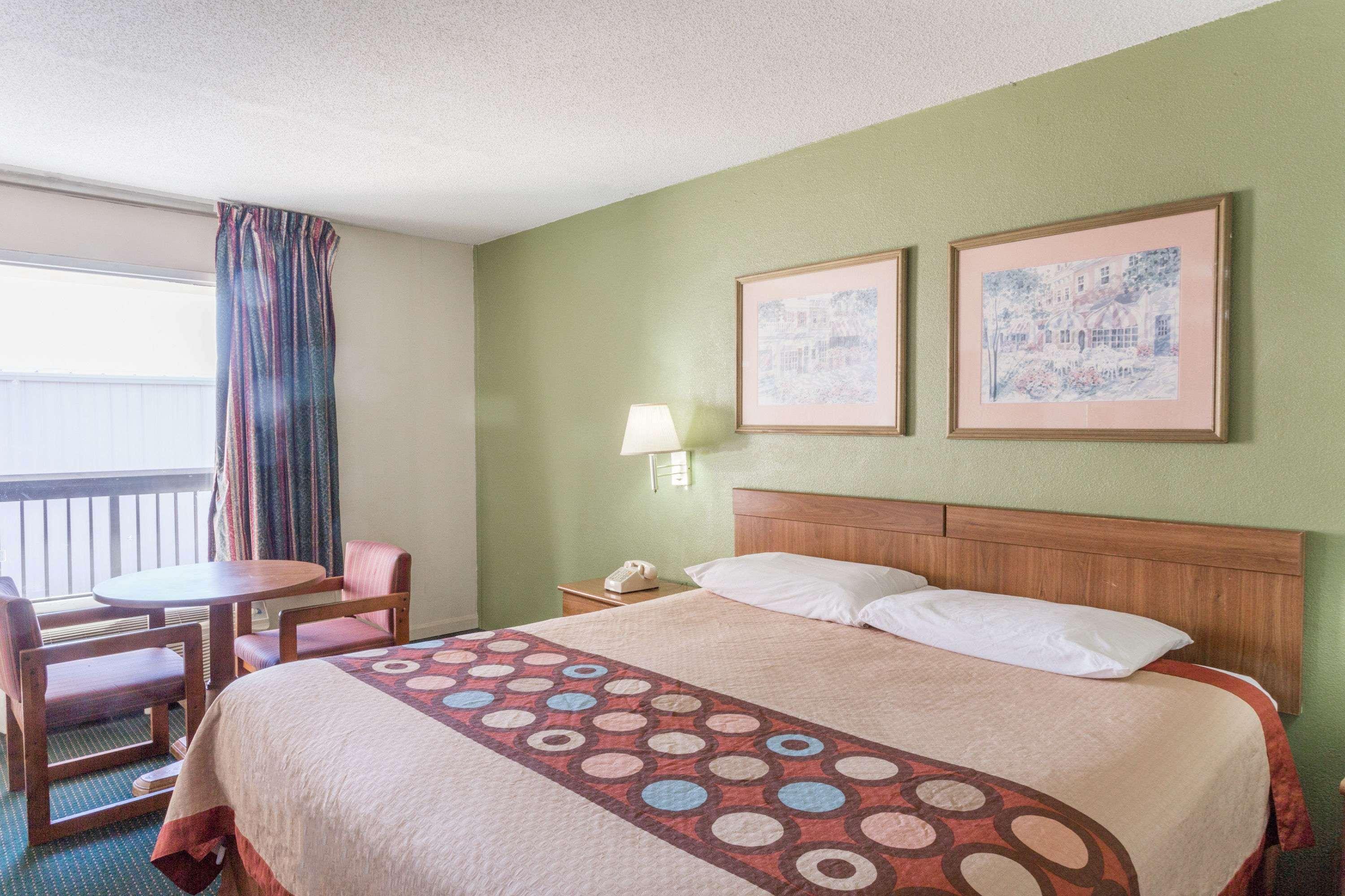 Super 8 By Wyndham Tifton Hotel Bagian luar foto