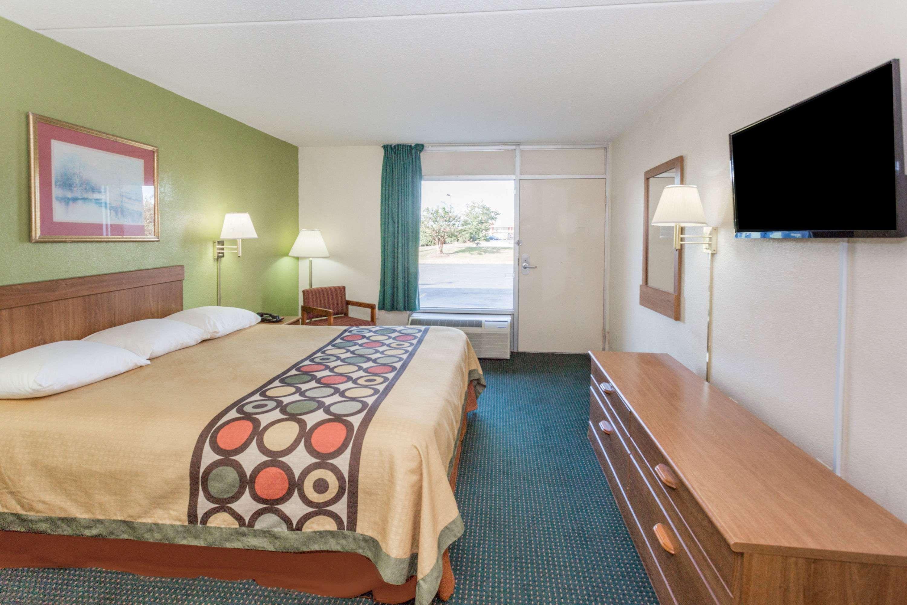 Super 8 By Wyndham Tifton Hotel Bagian luar foto