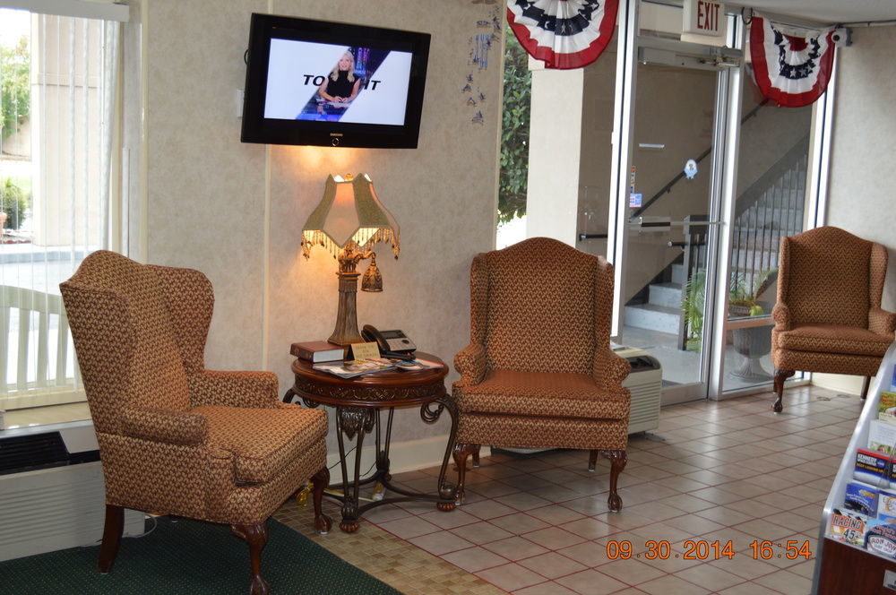 Super 8 By Wyndham Tifton Hotel Bagian luar foto