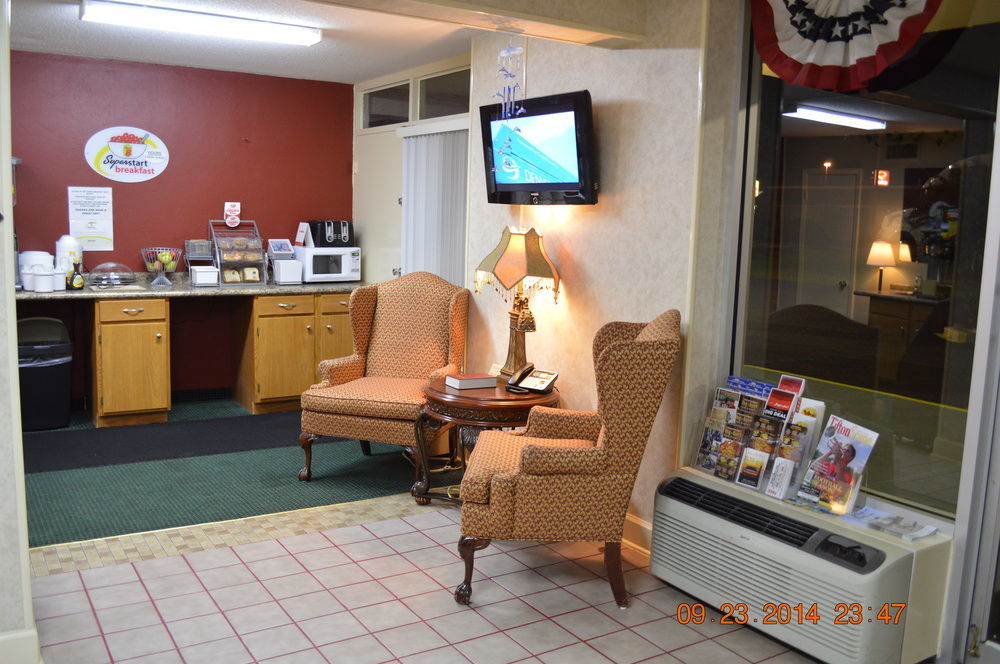 Super 8 By Wyndham Tifton Hotel Bagian luar foto