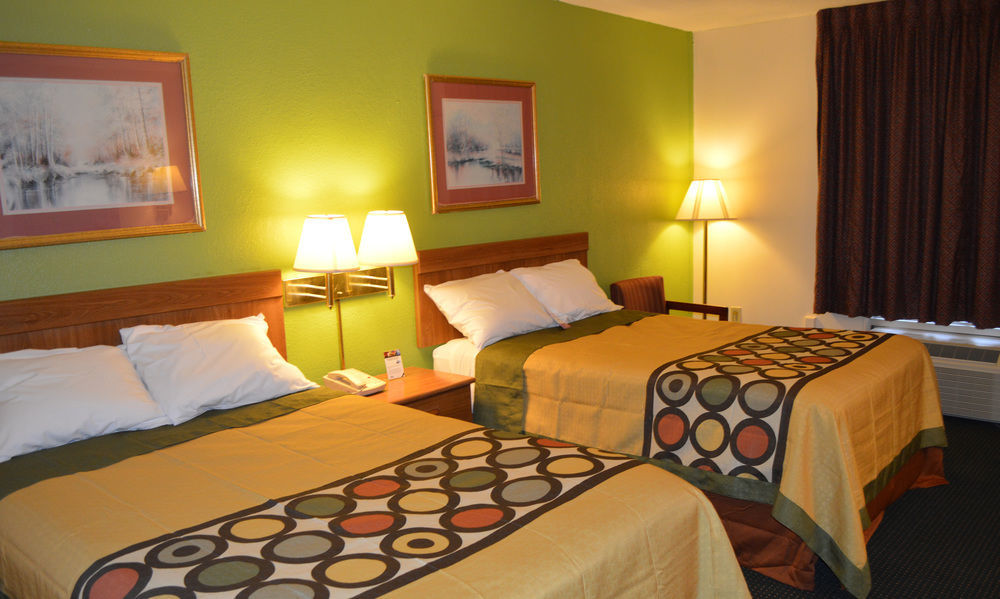 Super 8 By Wyndham Tifton Hotel Bagian luar foto