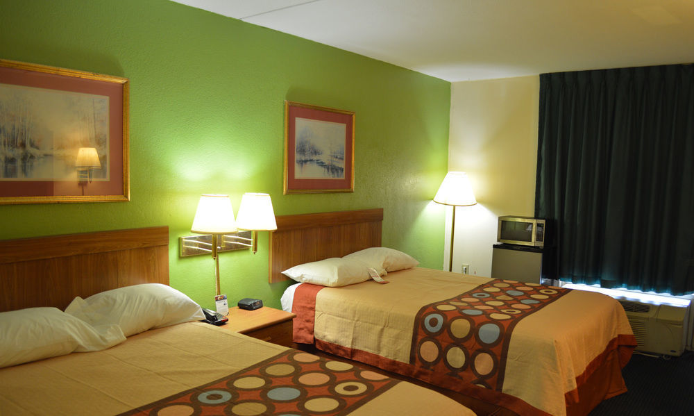 Super 8 By Wyndham Tifton Hotel Bagian luar foto