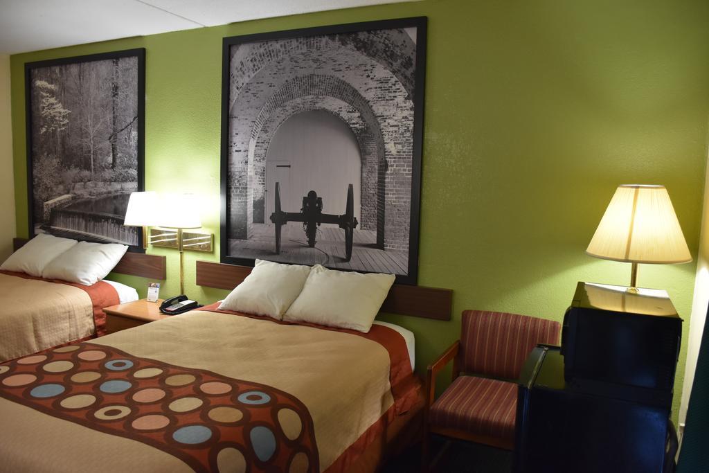 Super 8 By Wyndham Tifton Hotel Bagian luar foto