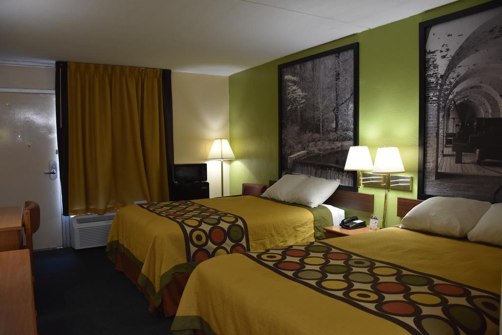 Super 8 By Wyndham Tifton Hotel Bagian luar foto