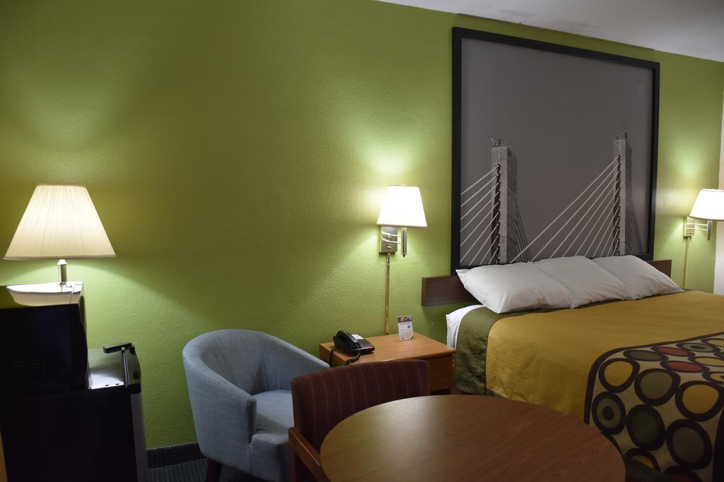 Super 8 By Wyndham Tifton Hotel Bagian luar foto