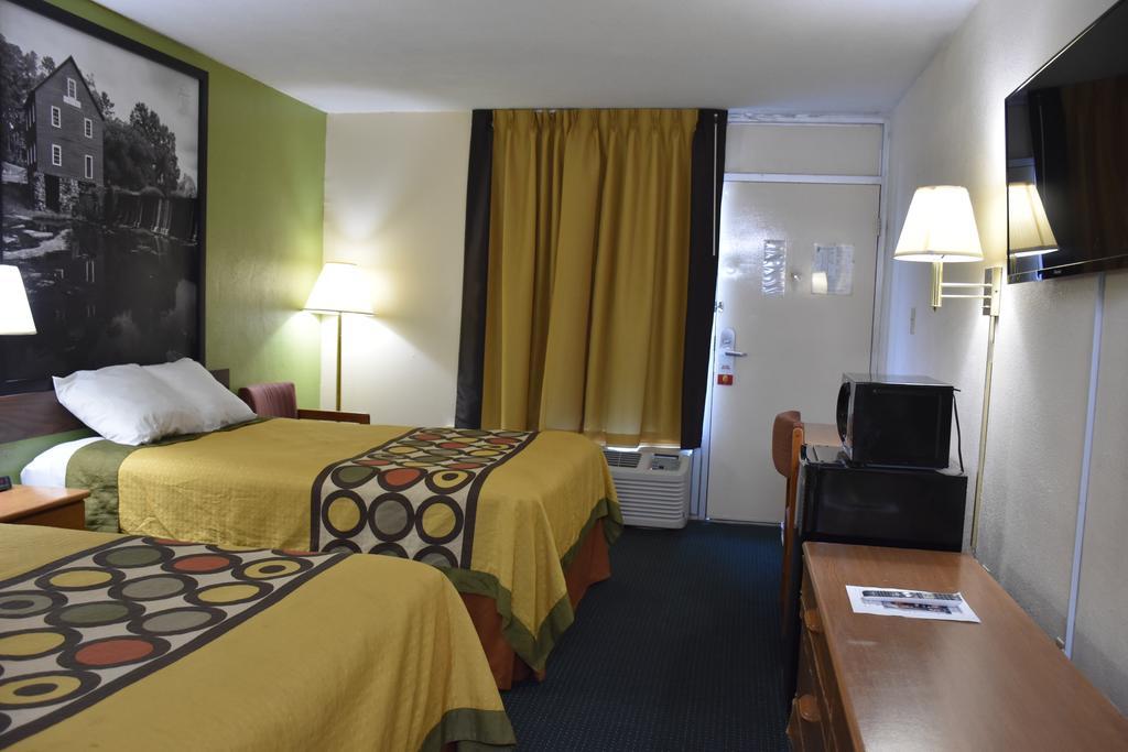 Super 8 By Wyndham Tifton Hotel Bagian luar foto