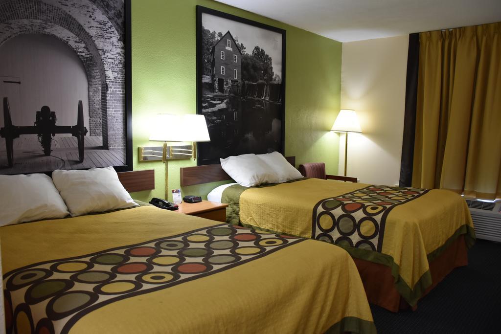Super 8 By Wyndham Tifton Hotel Bagian luar foto