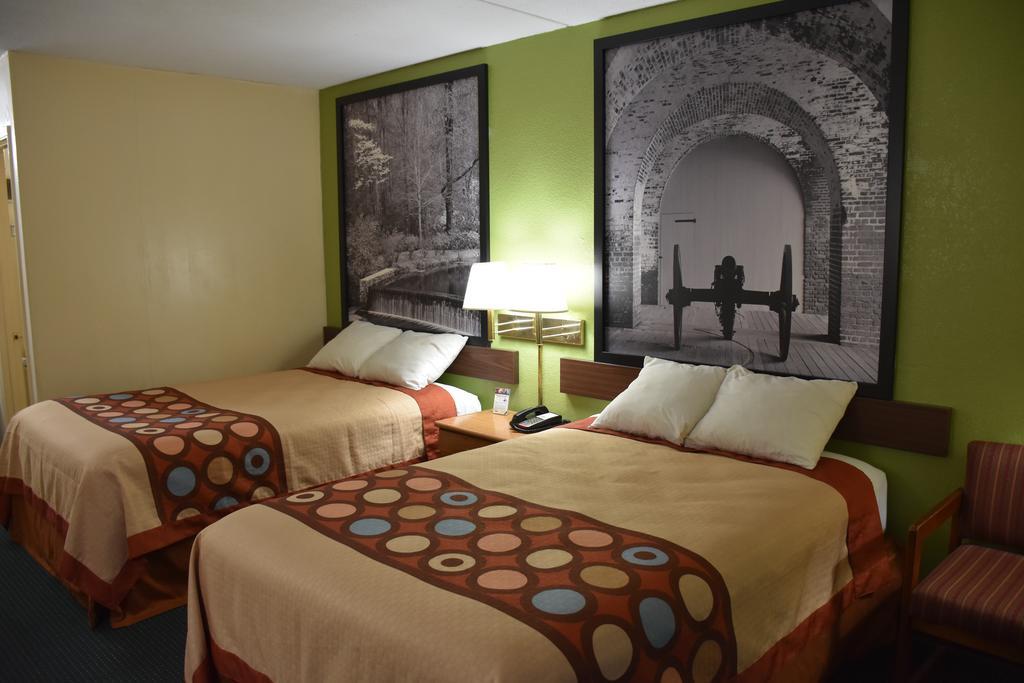 Super 8 By Wyndham Tifton Hotel Bagian luar foto