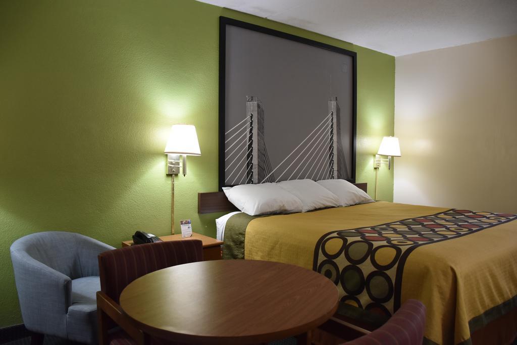 Super 8 By Wyndham Tifton Hotel Bagian luar foto
