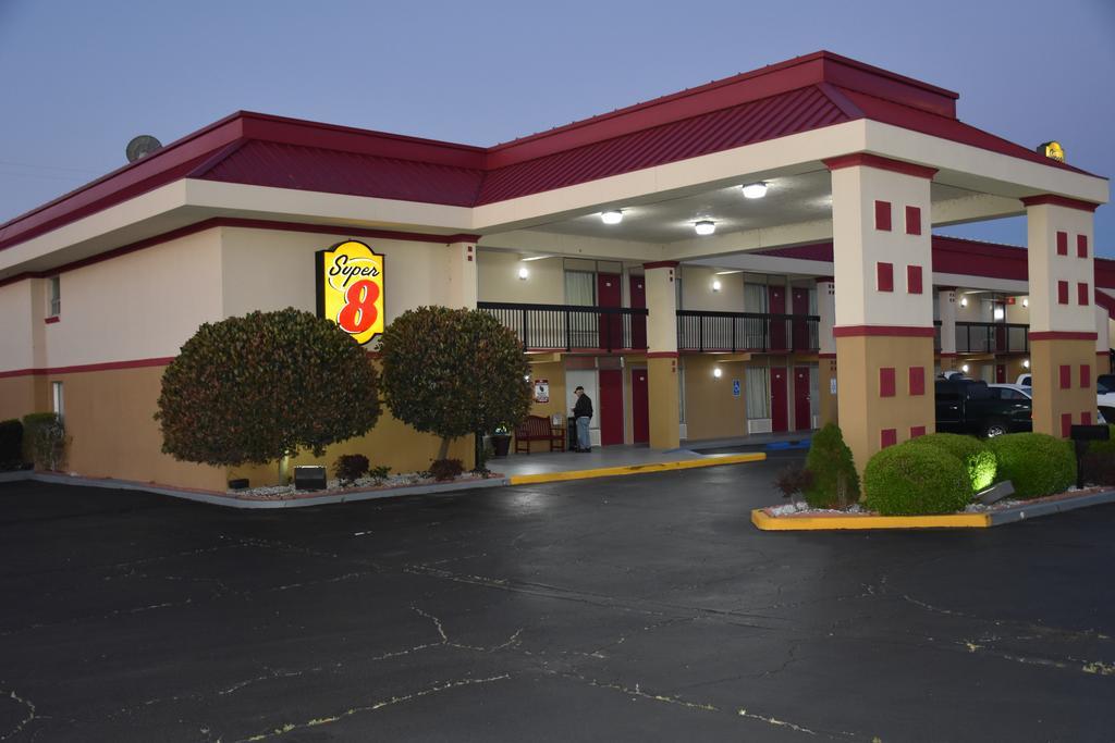 Super 8 By Wyndham Tifton Hotel Bagian luar foto