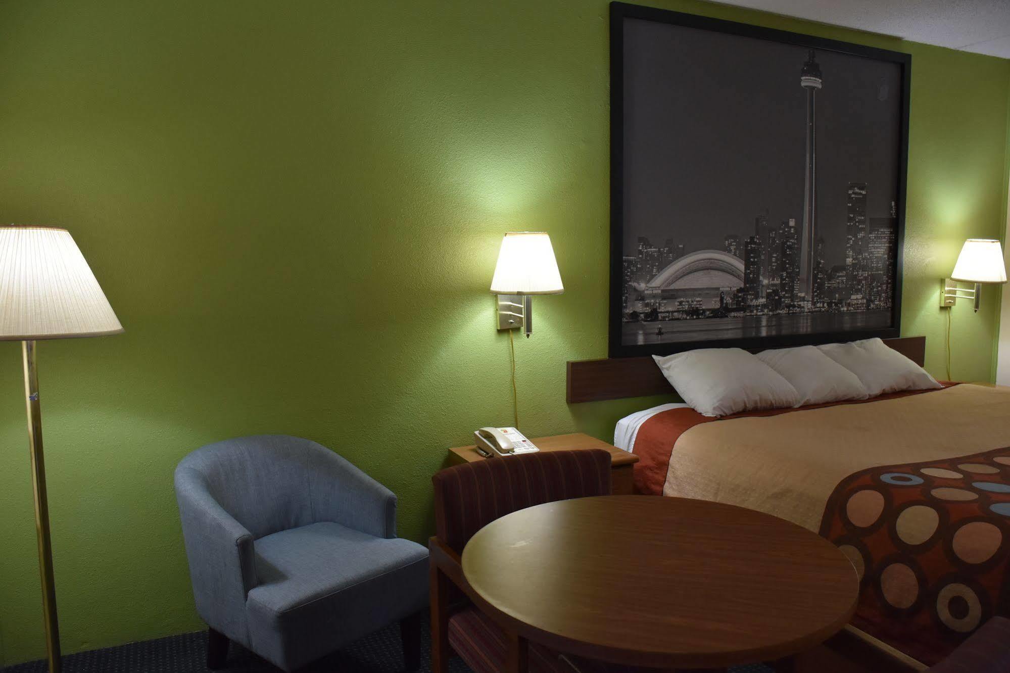 Super 8 By Wyndham Tifton Hotel Bagian luar foto