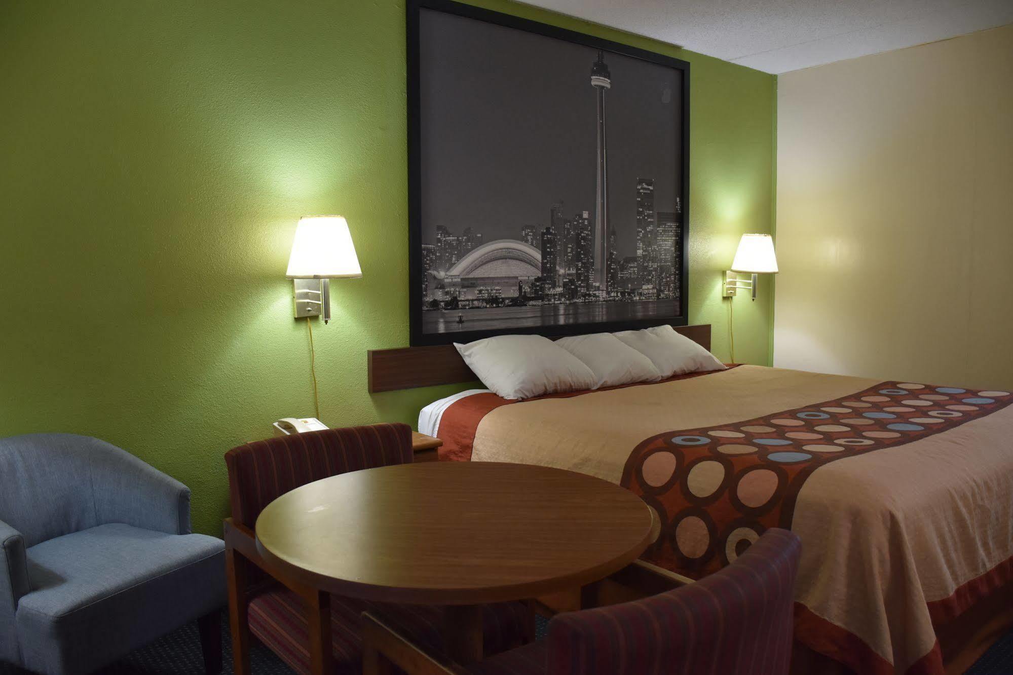 Super 8 By Wyndham Tifton Hotel Bagian luar foto